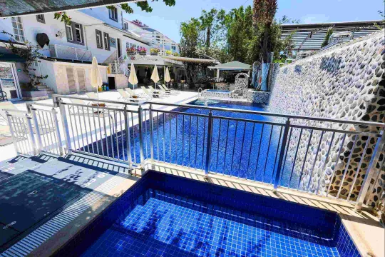 TONOZ BEACH HOTEL Pools & Beach