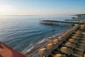 TRANSATLANTIK BEACH HOTEL Pools & Beach