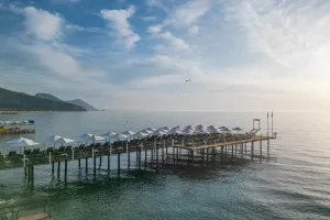 TRANSATLANTIK BEACH HOTEL Pools & Beach
