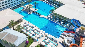 TRANSATLANTIK HOTEL-SPA Pools & Beach