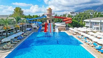 TRANSATLANTIK HOTEL-SPA Pools & Beach