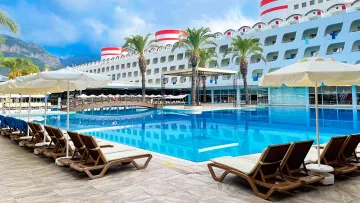 TRANSATLANTIK HOTEL-SPA Pools & Beach