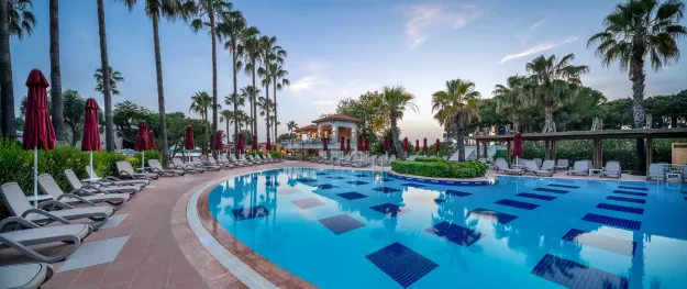 TRENDY PALM BEACH Pools & Beach