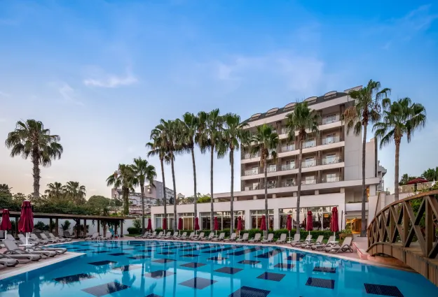 TRENDY PALM BEACH Pools & Beach