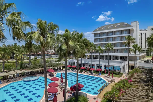 TRENDY PALM BEACH Pools & Beach