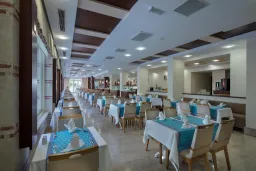TRENDY SIDE BEACH ADULT ONLY 16+ Restaurants