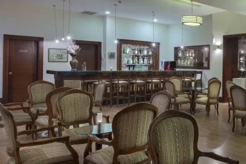 TRENDY SIDE BEACH ADULT ONLY 16+ Bars