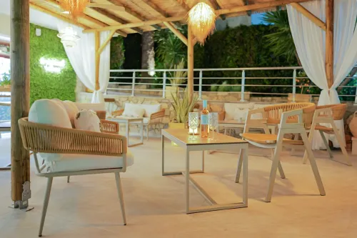 TROPICAL HOTEL Bars