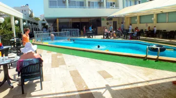 TUNTAS BEACH HOTEL Pools & Beach