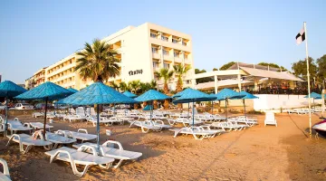TUNTAS BEACH HOTEL Pools & Beach