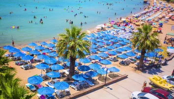 TUNTAS BEACH HOTEL Pools & Beach