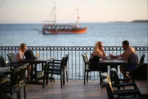 TUNTAS BEACH HOTEL Restaurants