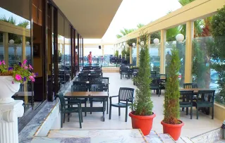 TUNTAS BEACH HOTEL Restaurants
