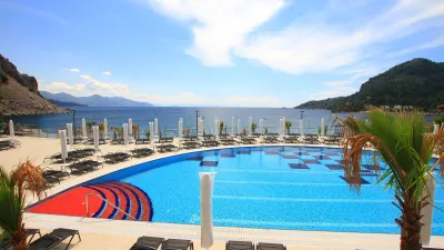 TURUNC PREMIUM RESORT Pools & Beach