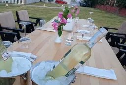 UK HOTEL KIRIS Restaurants