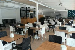 UK HOTEL KIRIS Restaurants