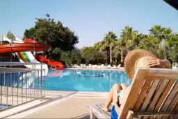 UK HOTEL KIRIS Pools & Beach