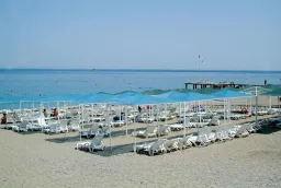 UK HOTEL KIRIS Pools & Beach