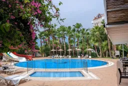 UK HOTEL KIRIS Pools & Beach