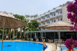 UK HOTEL KIRIS Pools & Beach