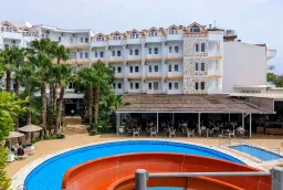 UK HOTEL KIRIS Pools & Beach