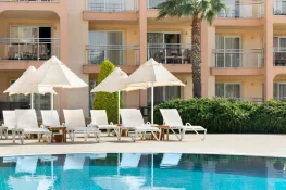 UNIQUE RESIDENCES HOTEL GOLF - SPA Pools & Beach