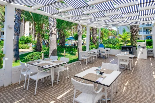 UTOPIA RESORT-RESIDENCE Restaurants