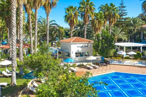 UTOPIA RESORT-RESIDENCE Pools & Beach