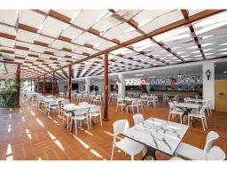 UTOPIA WORLD HOTEL Restaurants