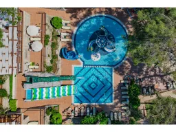 UTOPIA WORLD HOTEL Activities