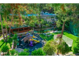 UTOPIA WORLD HOTEL Activities