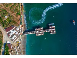UTOPIA WORLD HOTEL Pools & Beach