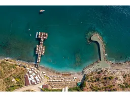 UTOPIA WORLD HOTEL Pools & Beach