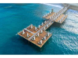 UTOPIA WORLD HOTEL Pools & Beach