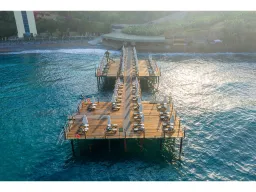 UTOPIA WORLD HOTEL Pools & Beach