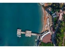 UTOPIA WORLD HOTEL Pools & Beach