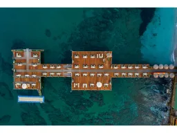 UTOPIA WORLD HOTEL Pools & Beach