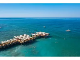 UTOPIA WORLD HOTEL Pools & Beach