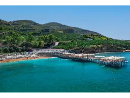 UTOPIA WORLD HOTEL Pools & Beach