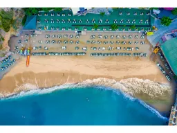 UTOPIA WORLD HOTEL Pools & Beach