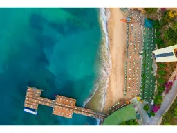 UTOPIA WORLD HOTEL Pools & Beach
