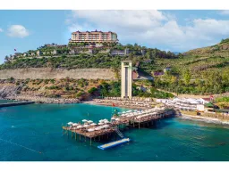 UTOPIA WORLD HOTEL Pools & Beach