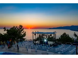 UTOPIA WORLD HOTEL Activities