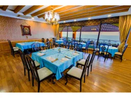 UTOPIA WORLD HOTEL Restaurants