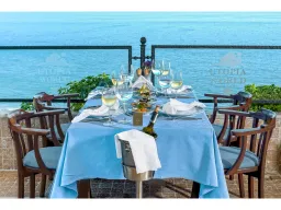 UTOPIA WORLD HOTEL Restaurants