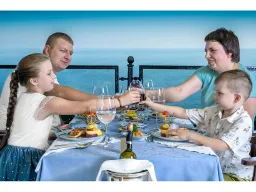 UTOPIA WORLD HOTEL Restaurants