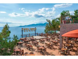 UTOPIA WORLD HOTEL Bars