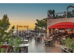 UTOPIA WORLD HOTEL Bars