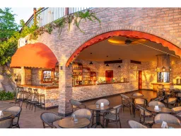 UTOPIA WORLD HOTEL Bars