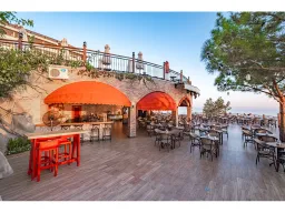UTOPIA WORLD HOTEL Bars